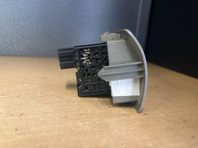 bontott RENAULT CLIO III Fényszórómagasság Állító Kapcsoló