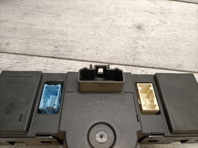 bontott RENAULT CLIO III Fűtéskapcsoló (digit klímás)