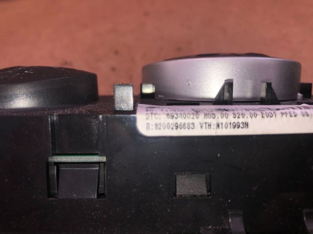 bontott RENAULT CLIO III Fűtéskapcsoló (digit klímás)