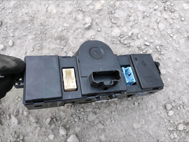 bontott RENAULT CLIO III Fűtéskapcsoló (digit klímás)