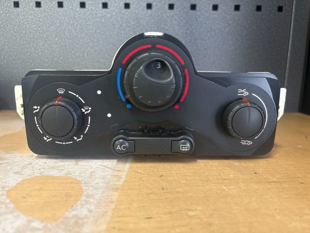 bontott RENAULT CLIO III Fűtéskapcsoló (manuális klímás)