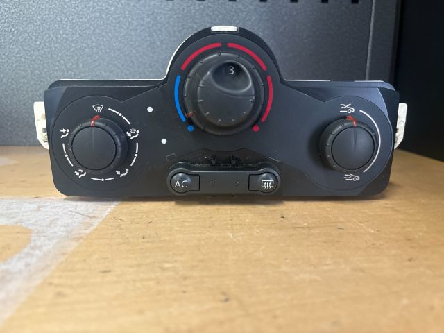 bontott RENAULT CLIO III Fűtéskapcsoló (manuális klímás)