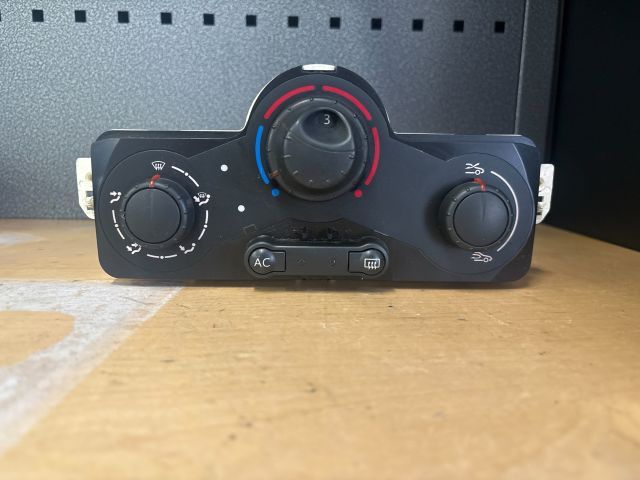 bontott RENAULT CLIO III Fűtéskapcsoló (manuális klímás)