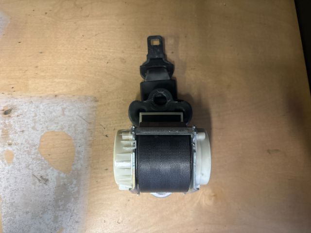 bontott RENAULT CLIO III Hátsó középső Biztonsági Öv