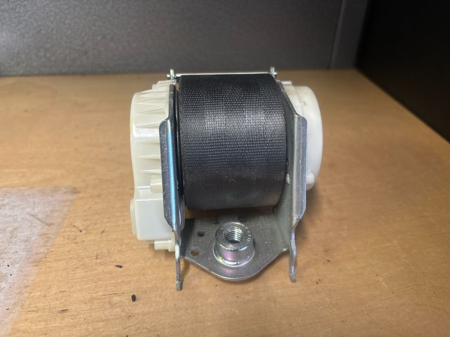 bontott RENAULT CLIO III Hátsó középső Biztonsági Öv