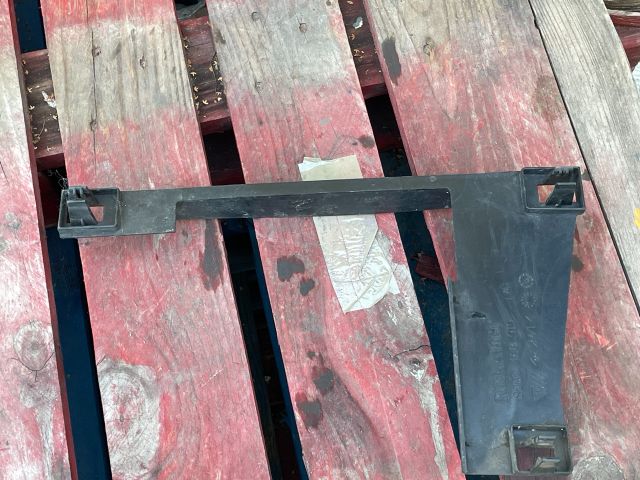 bontott RENAULT CLIO III Hűtő Légterelő