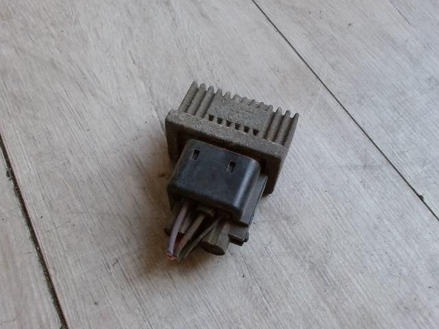 bontott RENAULT CLIO III Izzító Relé