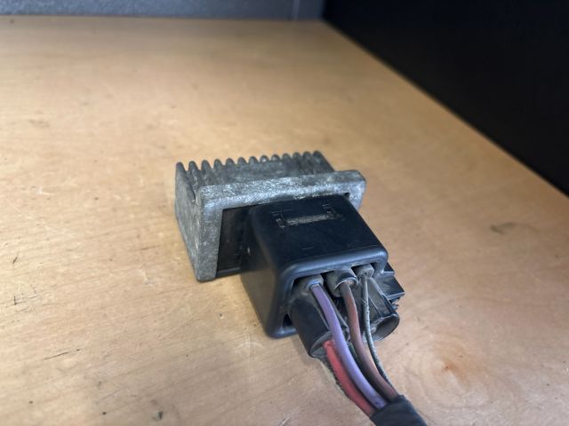 bontott RENAULT CLIO III Izzító Relé