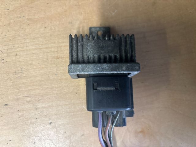 bontott RENAULT CLIO III Izzító Relé