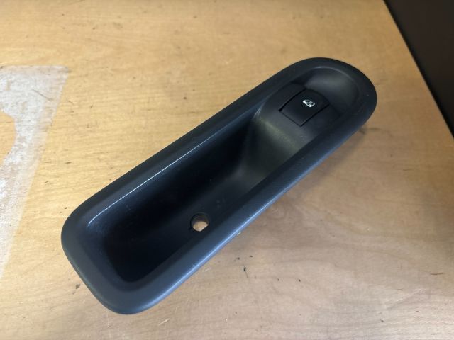 bontott RENAULT CLIO III Jobb első Ablakemelő Kapcsoló