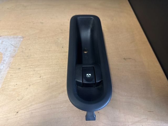 bontott RENAULT CLIO III Jobb első Ablakemelő Kapcsoló