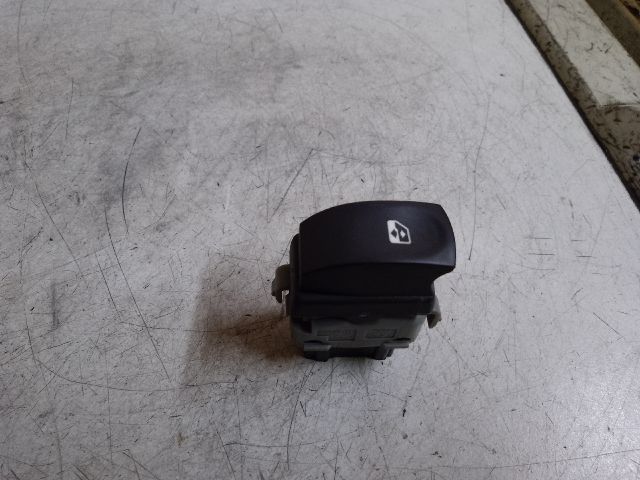 bontott RENAULT CLIO III Jobb első Ablakemelő Kapcsoló