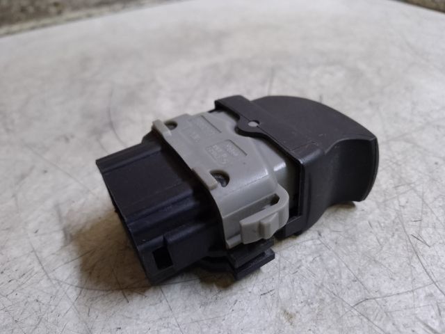 bontott RENAULT CLIO III Jobb első Ablakemelő Kapcsoló