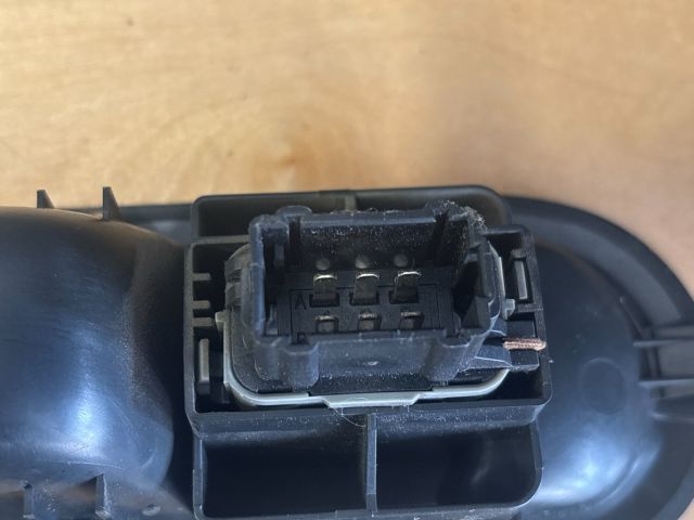 bontott RENAULT CLIO III Jobb első Ablakemelő Kapcsoló