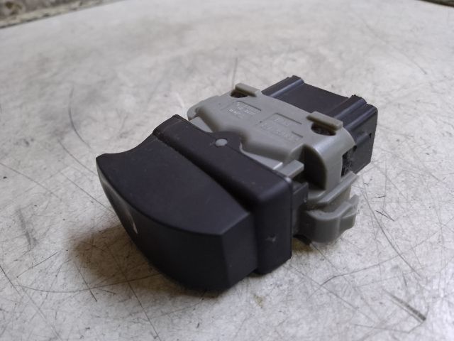 bontott RENAULT CLIO III Jobb első Ablakemelő Kapcsoló