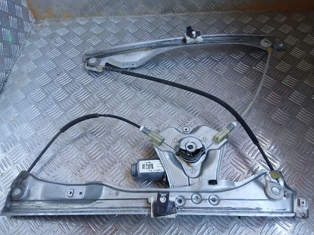 bontott RENAULT CLIO III Jobb első Ablakemelő Szerkezet (Elektromos)