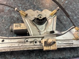 bontott RENAULT CLIO III Jobb első Ablakemelő Szerkezet (Elektromos)