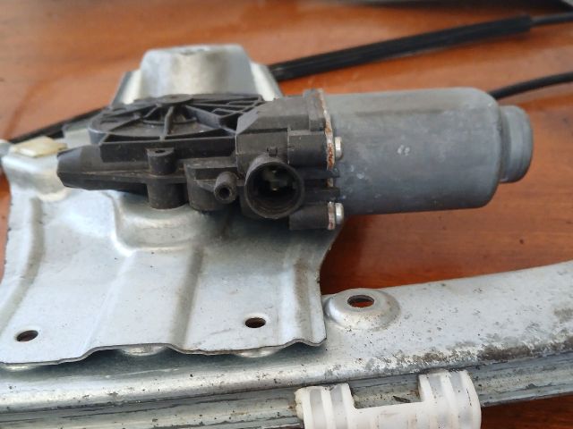 bontott RENAULT CLIO III Jobb első Ablakemelő Szerkezet (Elektromos)