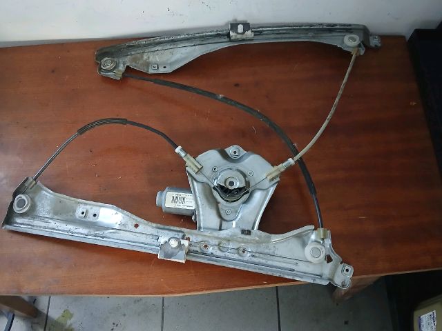 bontott RENAULT CLIO III Jobb első Ablakemelő Szerkezet (Elektromos)