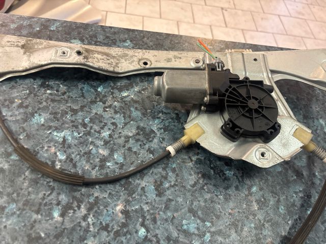 bontott RENAULT CLIO III Jobb első Ablakemelő Szerkezet (Elektromos)