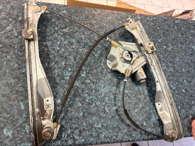 bontott RENAULT CLIO III Jobb első Ablakemelő Szerkezet (Elektromos)