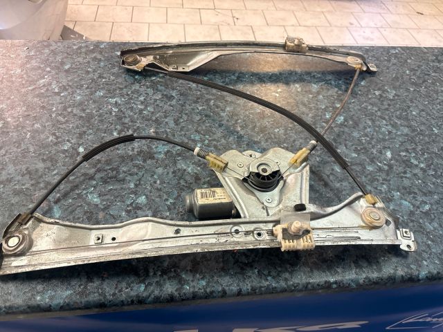 bontott RENAULT CLIO III Jobb első Ablakemelő Szerkezet (Elektromos)