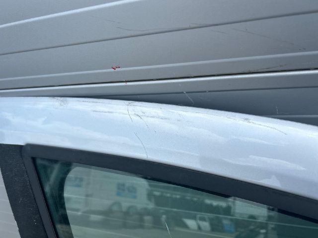 bontott RENAULT CLIO III Jobb első Ajtó (Üres lemez)