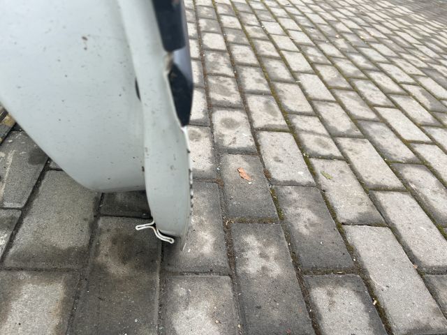 bontott RENAULT CLIO III Jobb első Ajtó (Üres lemez)