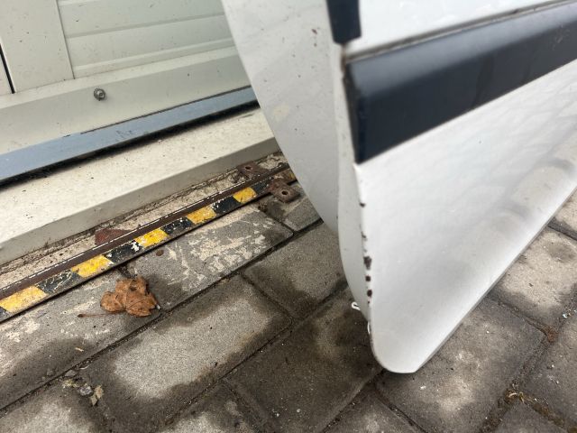 bontott RENAULT CLIO III Jobb első Ajtó (Üres lemez)