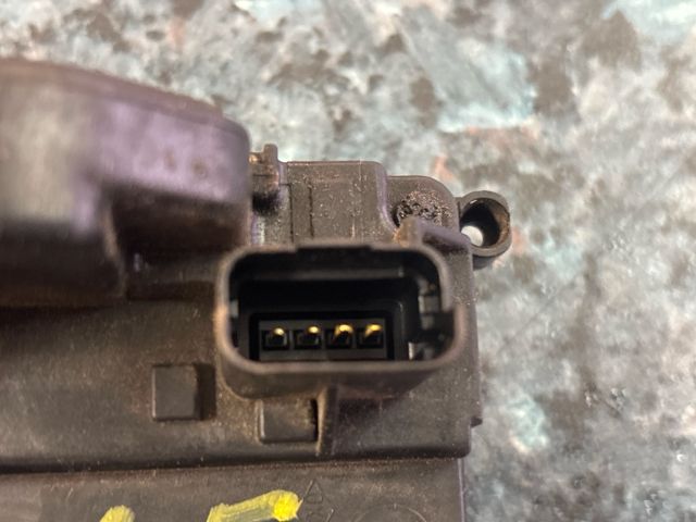 bontott RENAULT CLIO III Jobb első Ajtózár