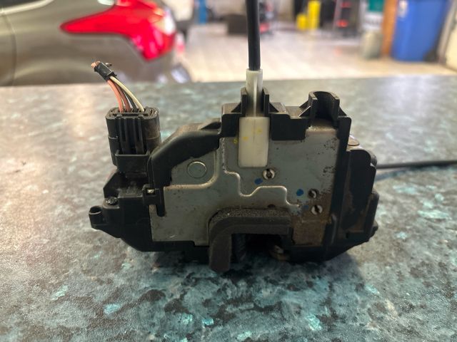 bontott RENAULT CLIO III Jobb első Ajtózár