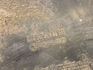 bontott RENAULT CLIO III Jobb első Első Dobbetét (Kerékjárati, Műanyag)