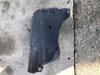 bontott RENAULT CLIO III Jobb első Első Dobbetét (Kerékjárati, Műanyag)