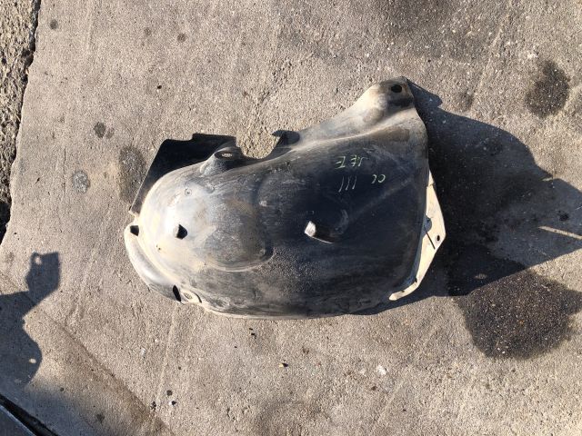 bontott RENAULT CLIO III Jobb első Első Dobbetét (Kerékjárati, Műanyag)