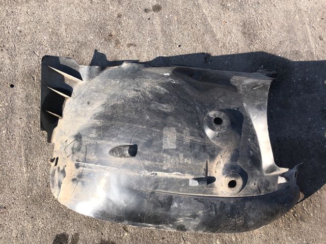 bontott RENAULT CLIO III Jobb első Első Dobbetét (Kerékjárati, Műanyag)