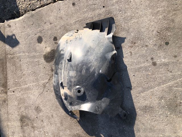 bontott RENAULT CLIO III Jobb első Első Dobbetét (Kerékjárati, Műanyag)