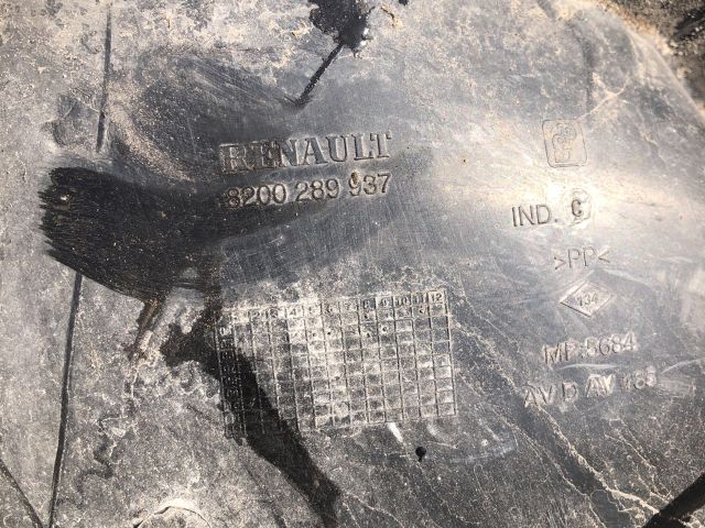 bontott RENAULT CLIO III Jobb első Első Dobbetét (Kerékjárati, Műanyag)