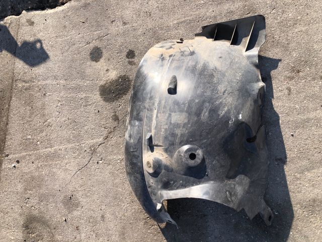 bontott RENAULT CLIO III Jobb első Első Dobbetét (Kerékjárati, Műanyag)