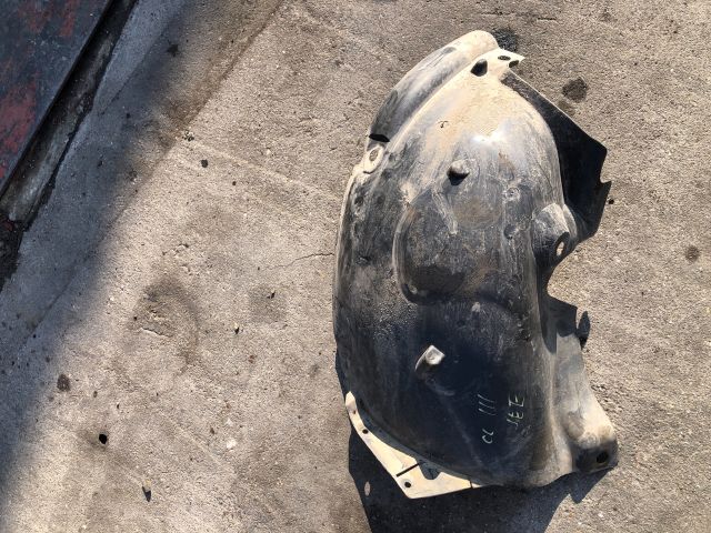 bontott RENAULT CLIO III Jobb első Első Dobbetét (Kerékjárati, Műanyag)