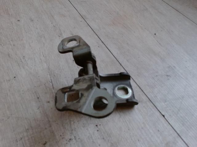 bontott RENAULT CLIO III Jobb első Felső Zsanér