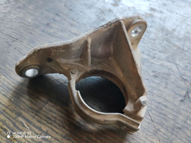 bontott RENAULT CLIO III Jobb első Féltengely Tartó