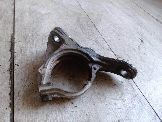 bontott RENAULT CLIO III Jobb első Féltengely Tartó