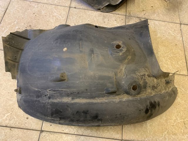 bontott RENAULT CLIO III Jobb első Hátsó Dobbetét (Kerékjárati, Műanyag)