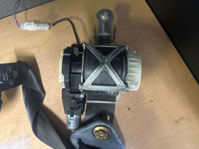 bontott RENAULT CLIO III Jobb első Övfeszítő