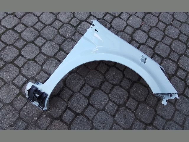 bontott RENAULT CLIO III Jobb első Sárvédő