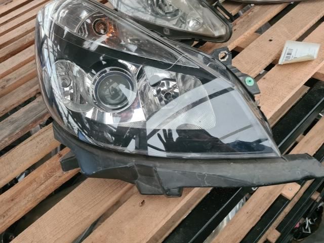bontott RENAULT CLIO III Jobb Fényszóró