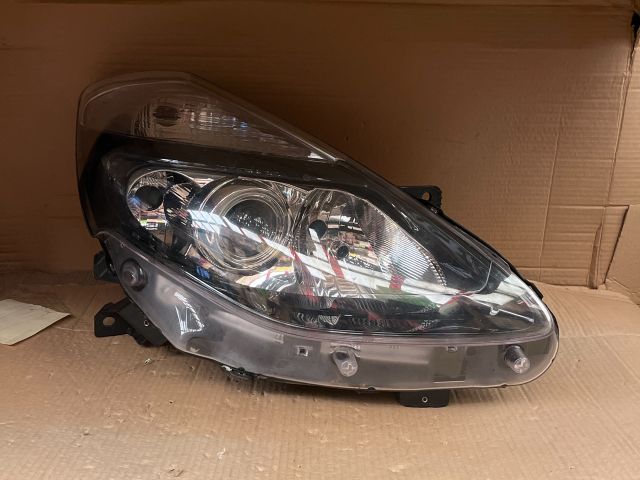 bontott RENAULT CLIO III Jobb Fényszóró