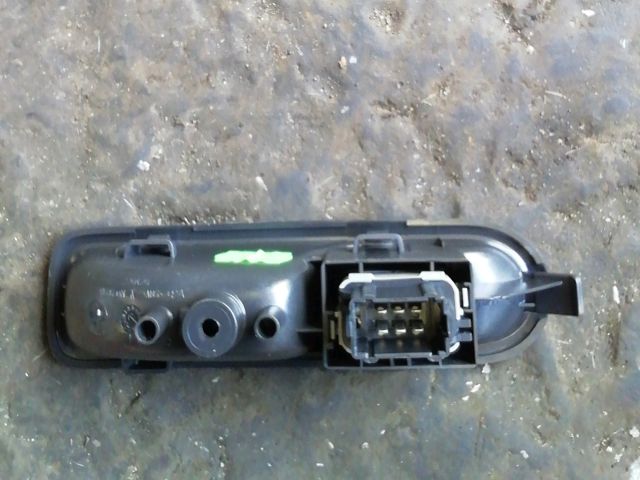 bontott RENAULT CLIO III Jobb hátsó Ablakemelő Kapcsoló