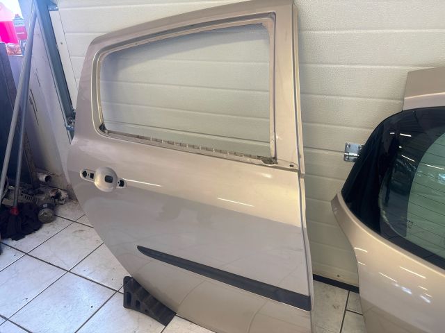 bontott RENAULT CLIO III Jobb hátsó Ajtó (Üres lemez)