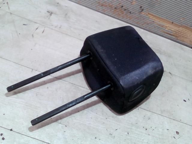 bontott RENAULT CLIO III Jobb hátsó Fejtámla